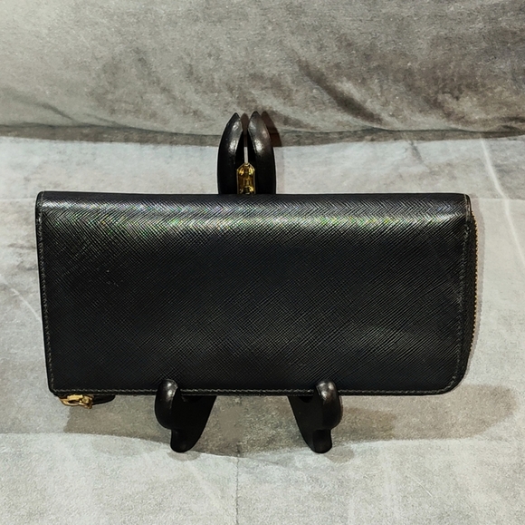 SALVATORE FERRAGAMO GANCIO BLACK SAFFIANO LEATHER ZIP AROUND LONG WALLET EUC - Picture 10 of 17